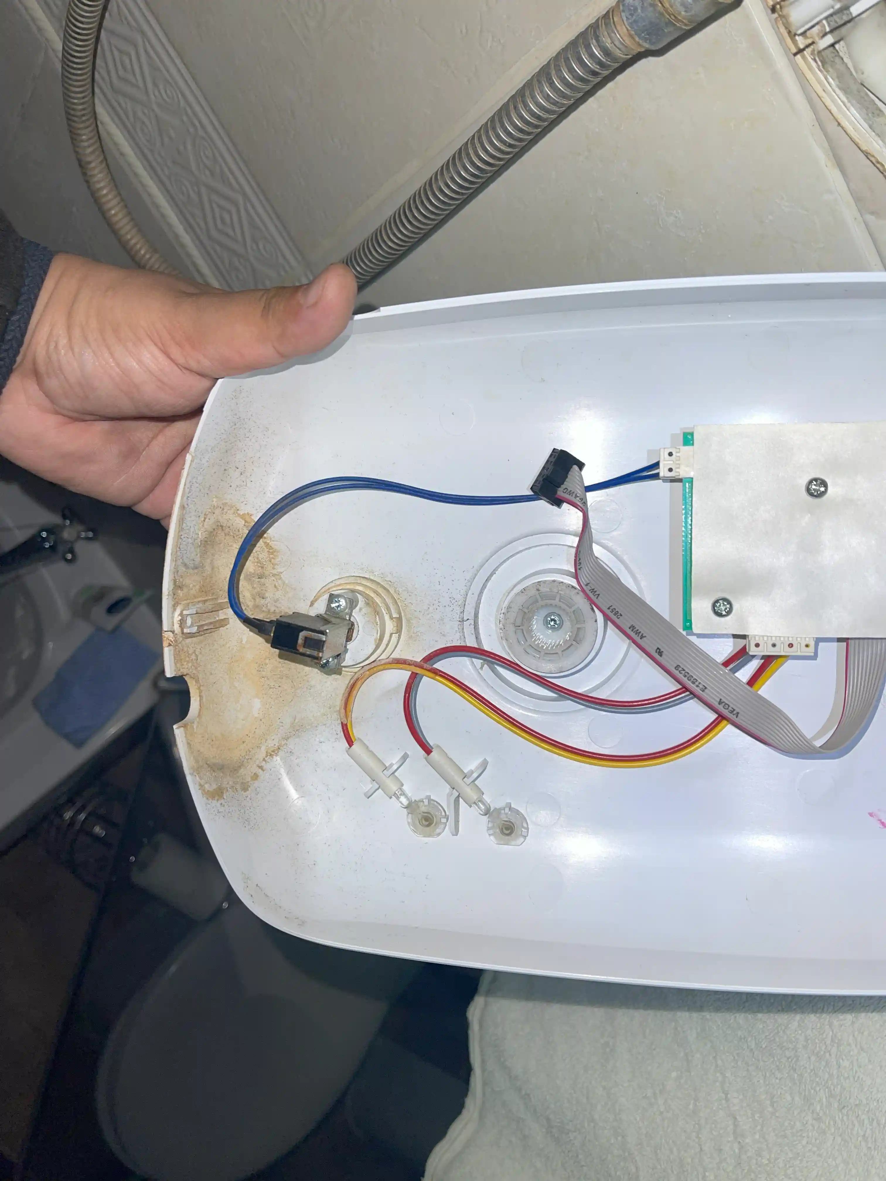 24 Hours Emergency Electrician near Reigate